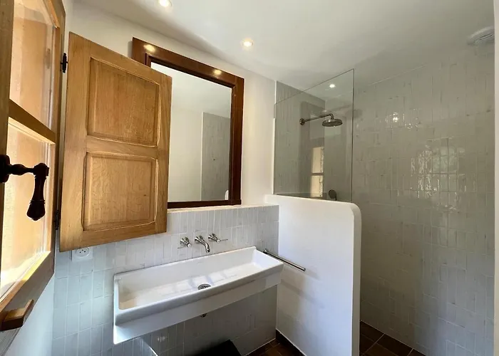 Villa Bergerie De Charme, Piscine Chauffee, Vue Nature Entre Et Montagne, *