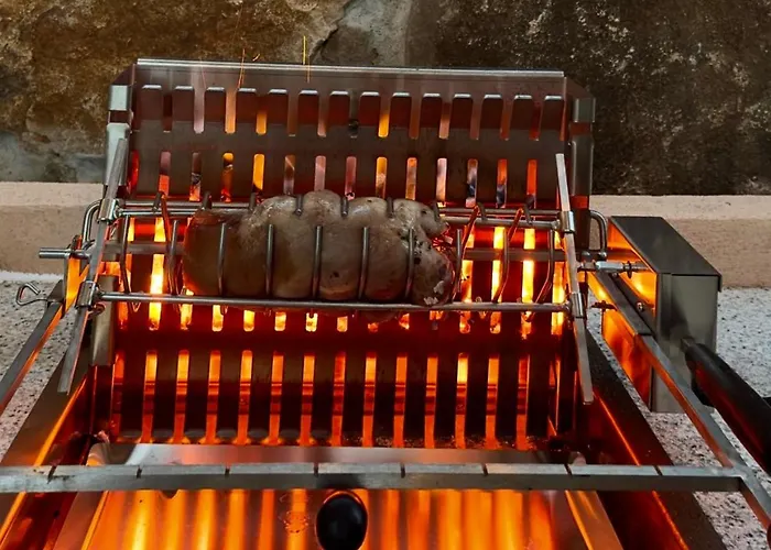 Villa Bergerie De Charme, Piscine Chauffee, Vue Nature Entre Et Montagne, *