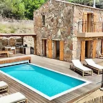 Bergerie De Charme, Piscine Chauffée, Vue Nature Entre Et Montagne, *